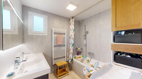 Rare, BALMA, coeur de ville, Appartement T4, grand garage et bureau sous-sol