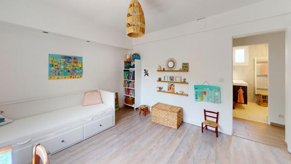 Rare, BALMA, coeur de ville, Appartement T4, grand garage et bureau sous-sol