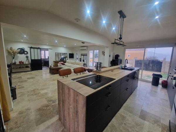 Maison de 130m² sur terrain de 569m² avec piscine