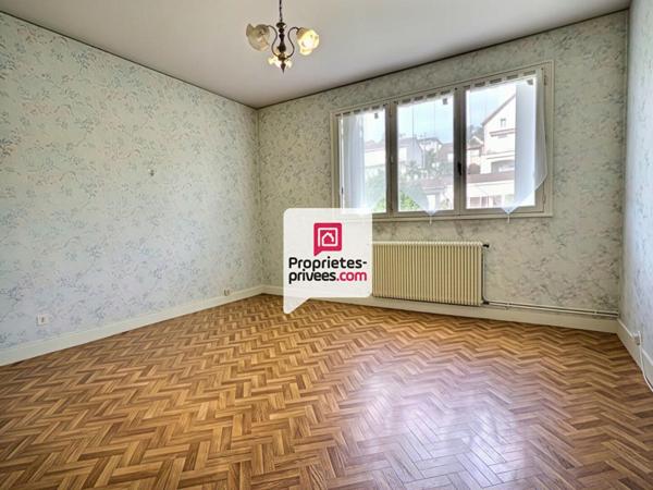 Appartement T4 d'env. 111m2 avec 3 ch., ascenseur et parking couvert dans secteur prisé sur PERIGUEUX (24000)