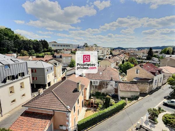 Appartement T4 d'env. 111m2 avec 3 ch., ascenseur et parking couvert dans secteur prisé sur PERIGUEUX (24000)