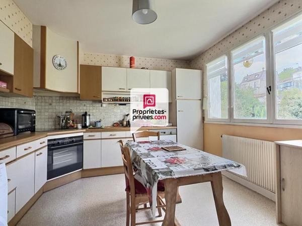 Appartement T4 d'env. 111m2 avec 3 ch., ascenseur et parking couvert dans secteur prisé sur PERIGUEUX (24000)