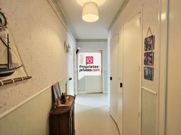 Appartement T4 d'env. 111m2 avec 3 ch., ascenseur et parking couvert dans secteur prisé sur PERIGUEUX (24000)
