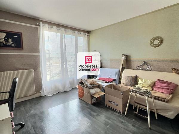 Appartement T4 d'env. 111m2 avec 3 ch., ascenseur et parking couvert dans secteur prisé sur PERIGUEUX (24000)