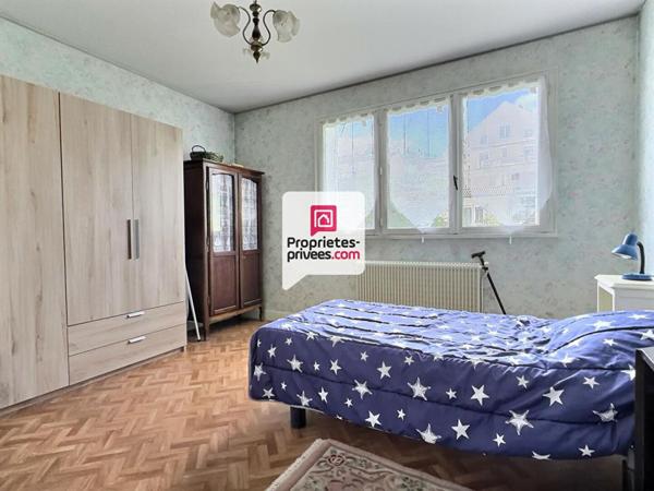 Appartement T4 d'env. 111m2 avec 3 ch., ascenseur et parking couvert dans secteur prisé sur PERIGUEUX (24000)
