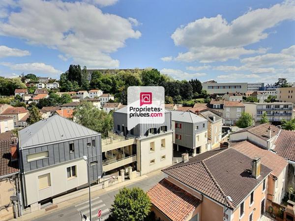 Appartement T4 d'env. 111m2 avec 3 ch., ascenseur et parking couvert dans secteur prisé sur PERIGUEUX (24000)