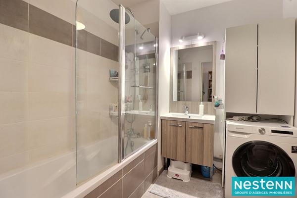 Carré de Soie Vaulx-en-Velin Proche Métro A - Appartement T3 de 60 m², récent, balcon, garage