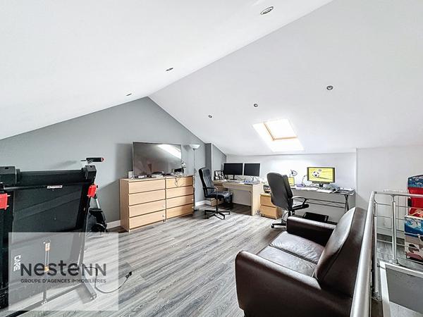 Maison de ville 230 m² - 8 pièces - 4 chambres dont 2 suites parentales - centre-ville - proche écoles, commerces et transports - grande cour - volumes généreux