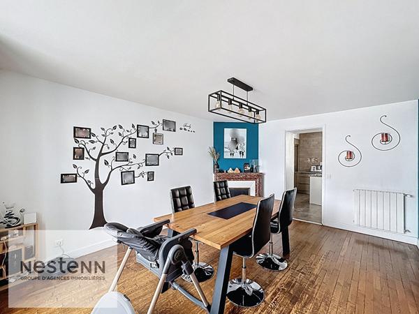 Maison de ville 230 m² - 8 pièces - 4 chambres dont 2 suites parentales - centre-ville - proche écoles, commerces et transports - grande cour - volumes généreux