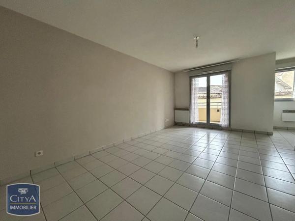 Appartement à louer 2 pièces 47.39m² Saint-Amand-Montrond (18200)