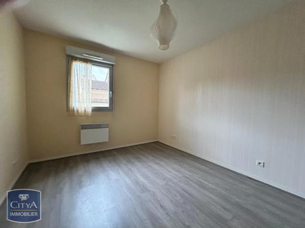 Appartement à louer 2 pièces 47.39m² Saint-Amand-Montrond (18200)