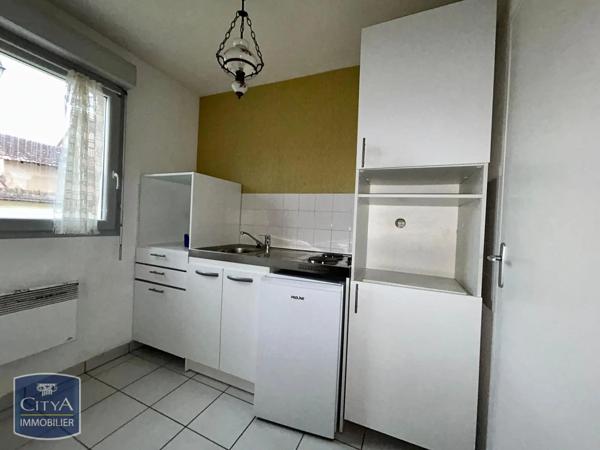 Appartement à louer 2 pièces 47.39m² Saint-Amand-Montrond (18200)