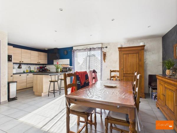 Pavillon de plain-pied tout confort avec piscine – Saint-Fraimbault-de-Prières