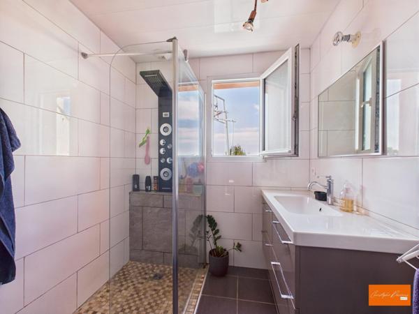 Pavillon de plain-pied tout confort avec piscine – Saint-Fraimbault-de-Prières