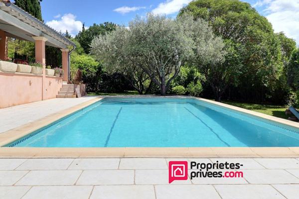Uzès, direction Nîmes, Villa avec piscine et garage