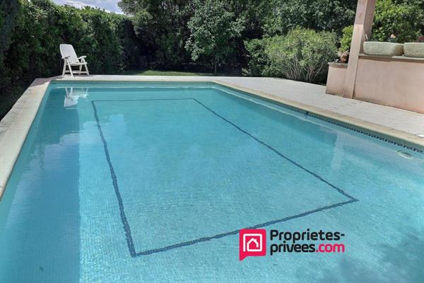 Uzès, direction Nîmes, Villa avec piscine et garage