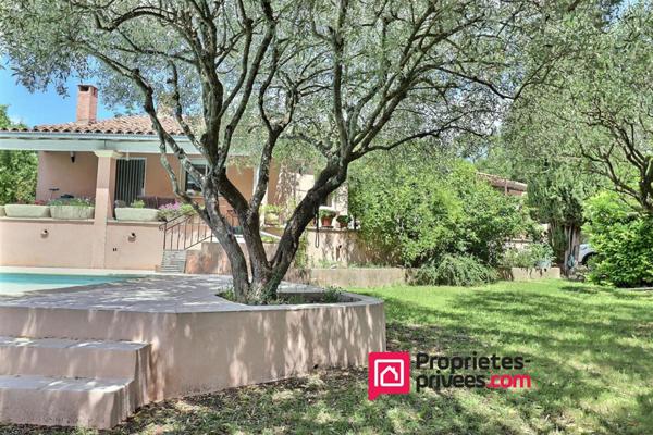 Uzès, direction Nîmes, Villa avec piscine et garage