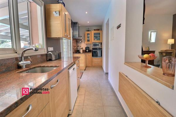 Uzès, direction Nîmes, Villa avec piscine et garage