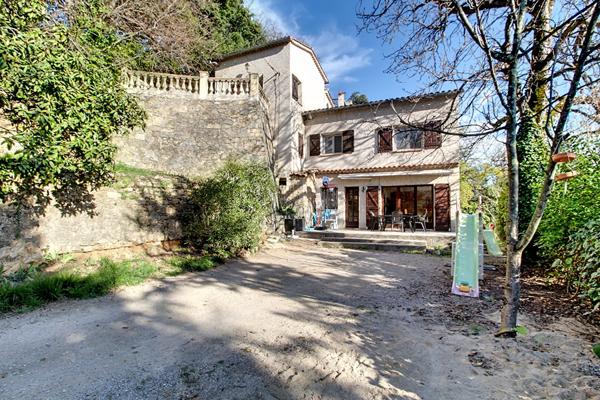 A VENDRE EN EXCLUSIVITE ! Draguignan - 6 pièces, 4 chambres, grand terrain