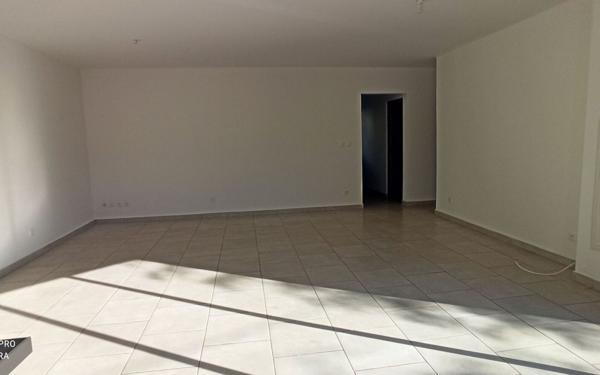 Maison à louer    3 pièces •  Saint-Pierre