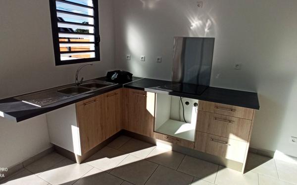 Maison à louer    3 pièces •  Saint-Pierre