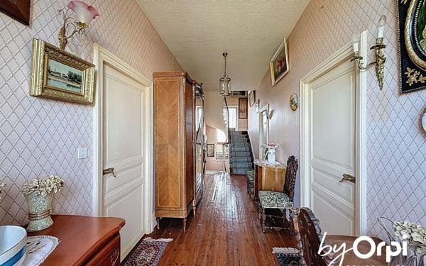 Maison à vendre    6 pièces • 210,46 m2 Lapeyrouse