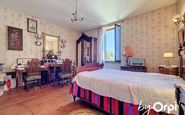 Maison à vendre    6 pièces • 210,46 m2 Lapeyrouse