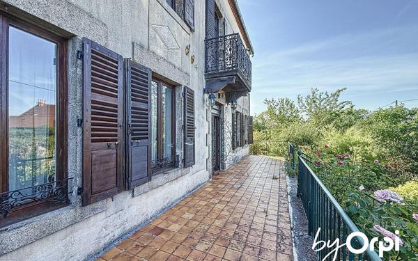 Maison à vendre    6 pièces • 210,46 m2 Lapeyrouse