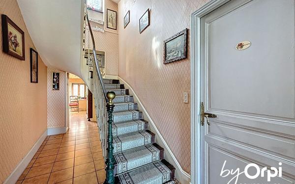 Maison à vendre    6 pièces • 210,46 m2 Lapeyrouse