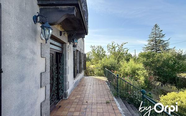 Maison à vendre    6 pièces • 210,46 m2 Lapeyrouse