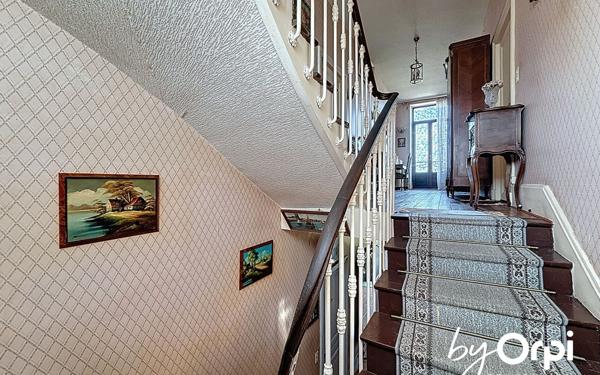 Maison à vendre    6 pièces • 210,46 m2 Lapeyrouse