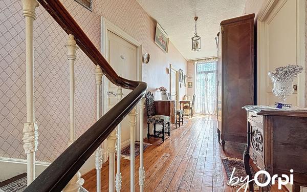 Maison à vendre    6 pièces • 210,46 m2 Lapeyrouse