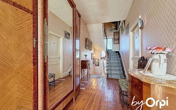 Maison à vendre    6 pièces • 210,46 m2 Lapeyrouse