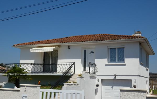 SAUJON -PROCHE CENTRE- MAISON AVEC QUATRE CHAMBRES SUR UN TERRAIN D’ENVIRON 810 M² COMPRENANT :