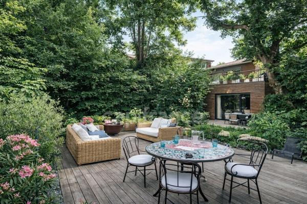 PRÉVESSIN-MOËNS – Ancienne forge du XIXᵉ transformée en loft – 187 m² – 3 chambres – Jardin