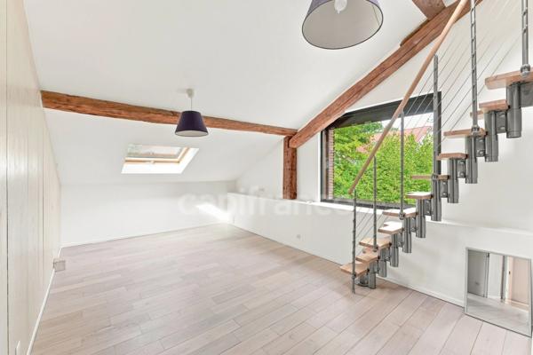 PRÉVESSIN-MOËNS – Ancienne forge du XIXᵉ transformée en loft – 187 m² – 3 chambres – Jardin