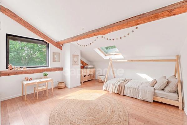 PRÉVESSIN-MOËNS – Ancienne forge du XIXᵉ transformée en loft – 187 m² – 3 chambres – Jardin