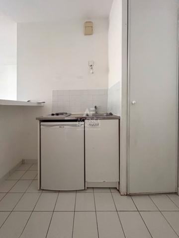 Appartement Poissy 1 pièce(s) 25.10 m2 Loyer 750 €/mois charges comprises **  - Référence  9253