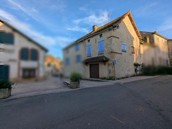 Immeuble rénové avec appartement duplex et local – centre Limogne-en-Quercy