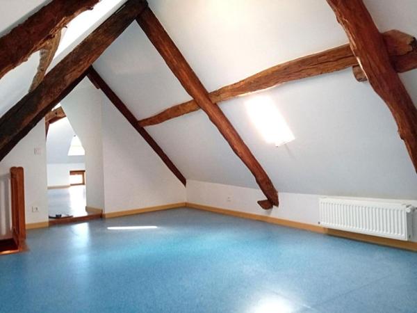 Immeuble rénové avec appartement duplex et local – centre Limogne-en-Quercy