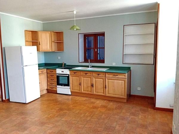 Immeuble rénové avec appartement duplex et local – centre Limogne-en-Quercy