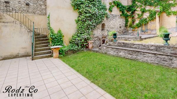 Apt (84400) Immeuble de Caractère au Cœur Historique d’Apt – Une Invitation à l’Histoire et à l’Investissement