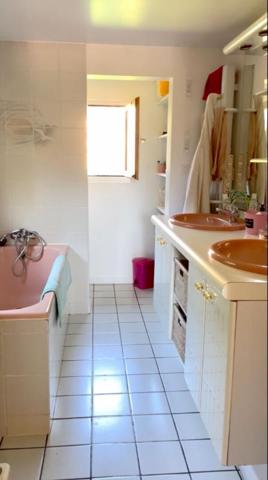 Longère familiale alliant charme de l'ancien et modernité  proche l'Aigle