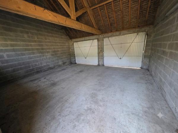 PROJET EXCEPTIONNEL : Garage de 29 m² à transformer ou agrandir en habitation sur 200 m² de terrain
