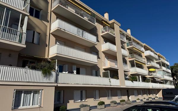 Appartement à vendre    3 pièces • 55 m2 Cannes
