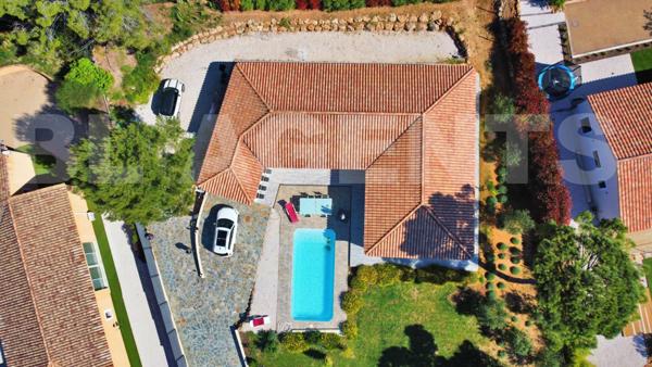Villa d’Architecte d’Exception avec Vue Panoramique 360° à Bagnols-en-Forêt.