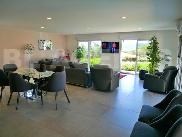 Villa d’Architecte d’Exception avec Vue Panoramique 360° à Bagnols-en-Forêt.