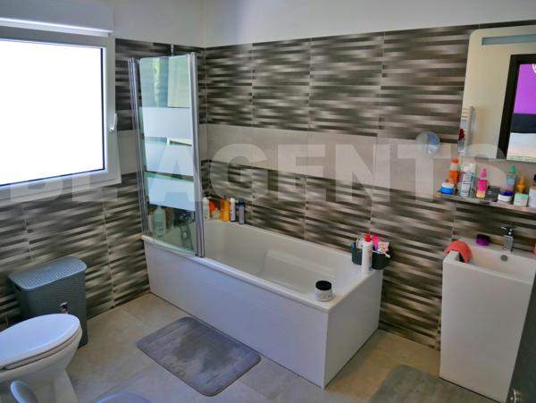 Villa d’Architecte d’Exception avec Vue Panoramique 360° à Bagnols-en-Forêt.