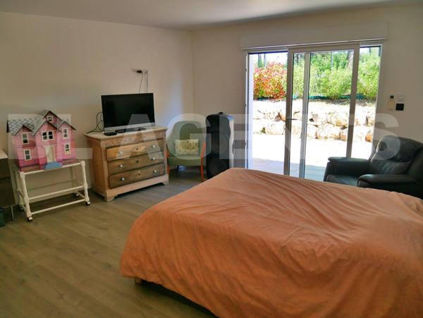 Villa d’Architecte d’Exception avec Vue Panoramique 360° à Bagnols-en-Forêt.