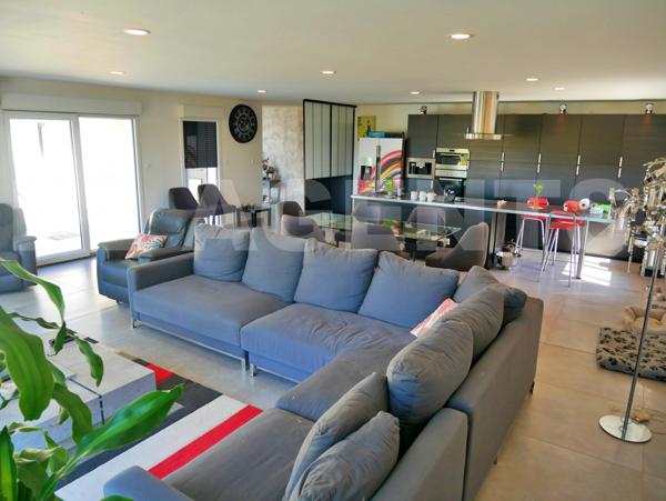 Villa d’Architecte d’Exception avec Vue Panoramique 360° à Bagnols-en-Forêt.